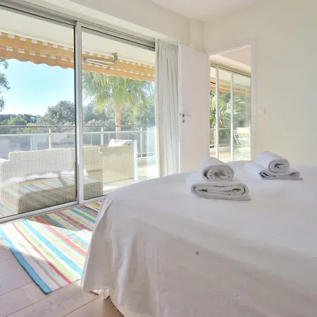 A Favorite Cannes Riviera Between Sea & Trees Loft Type! *