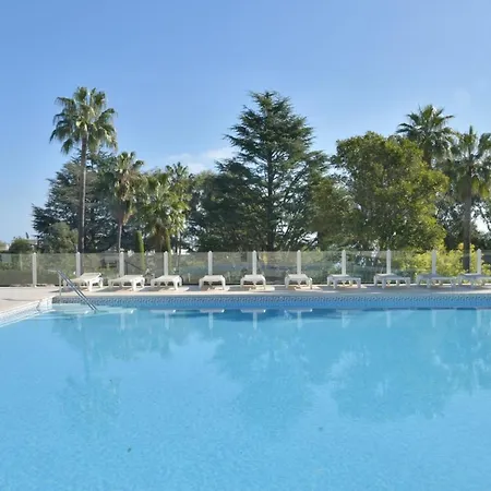 A Favorite Cannes Riviera Between Sea & Trees Loft Type!